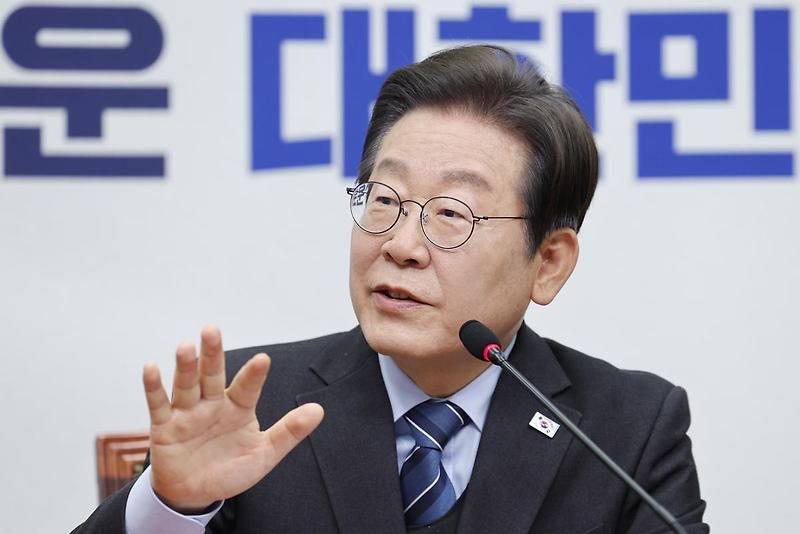 이재명 더불어<b>민주당</b> <b>대표</b> 당 <b>대표</b>직 사퇴, 이제 대선 공식 <b>출마</b>... 