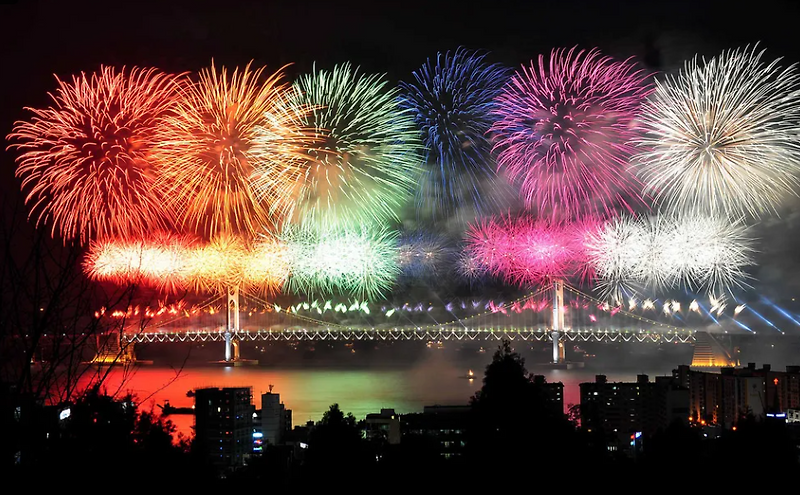 🎆 부산불꽃축제 2024, 놓치면 후회할 광안리 불꽃쇼! 이 가을, 부산의 밤을 수놓을 예술 축제 미리 알아보기 🎇