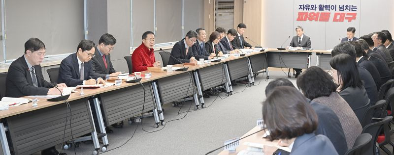 홍준표 <b>대구</b>시장 "<b>박정희</b> 공원, <b>박정희</b> 동상 건립을 추진하라"