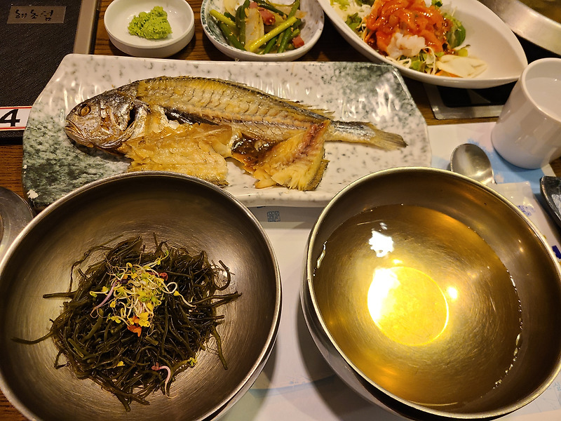 해초섬: 시원한 녹차물과 굴비로 맛보는 해초섬의 매력