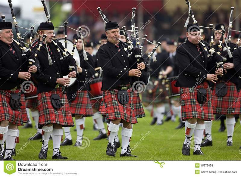 Auld Lang Syne pipes & drums Cover