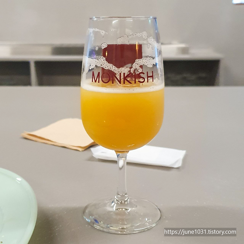 몽키시 워터 벌룬 파이트 클럽 (Monkish Water Balloon Fight Club) 흔한