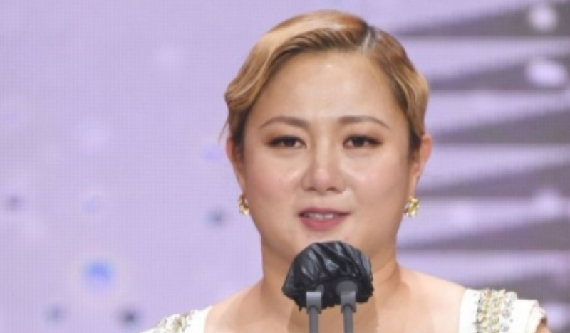 <b>성희롱 논란</b> <b>박나래</b> 침묵 셀프 추락