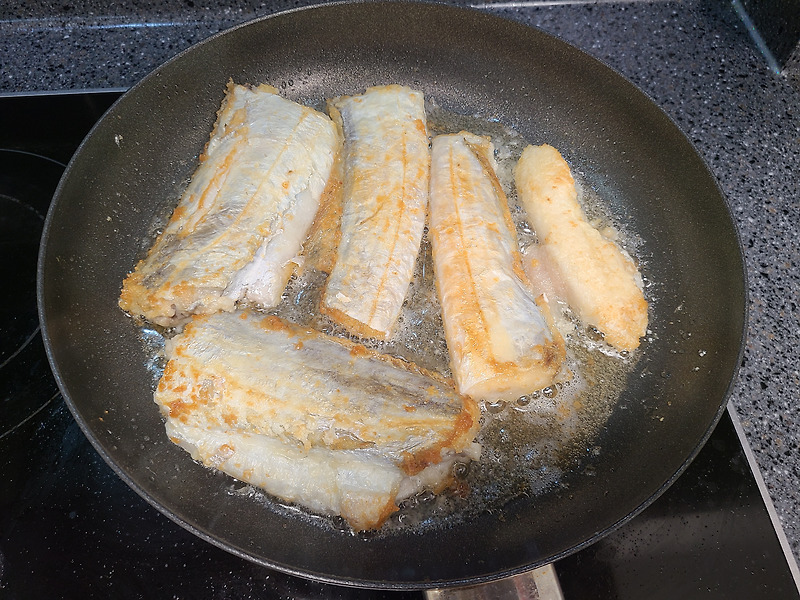 [제주갈치] 집에서 프라이팬으로 갈치 맛있게 굽는 방법