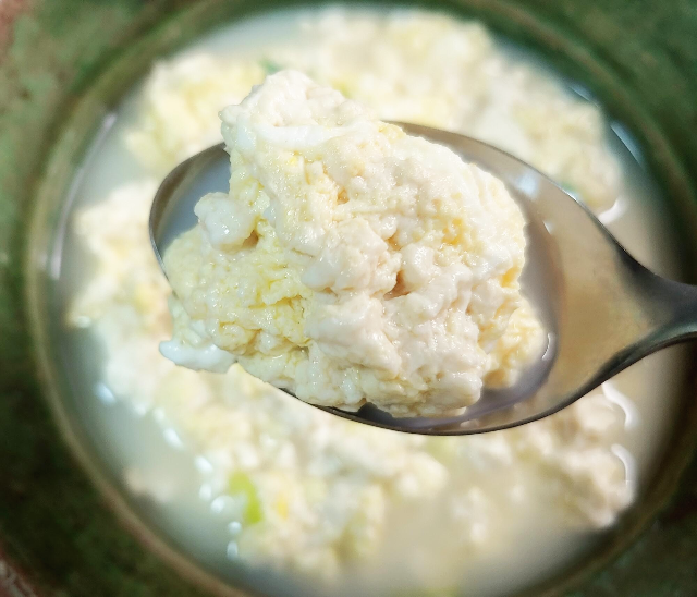 순두부계란국. 한입 떠먹는 순간 인생 국으로 찜했어요.