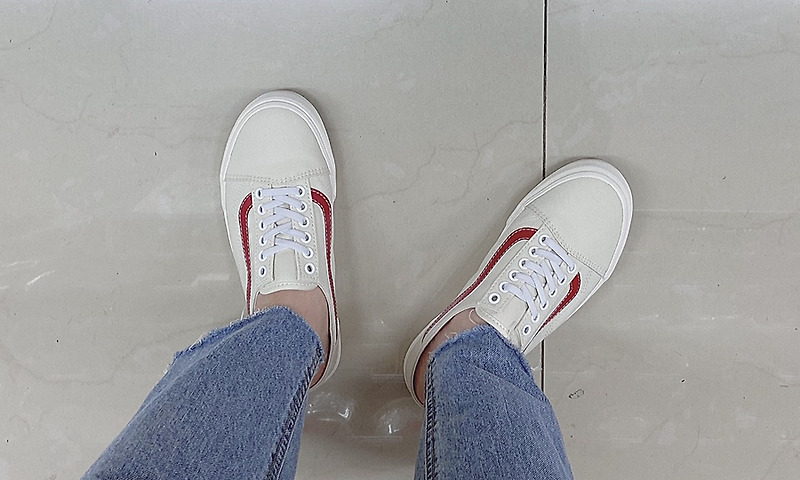 반스 컴포트 올드스쿨 뮬 화이트/레드 사이즈, 코디 팁 Vans Mule