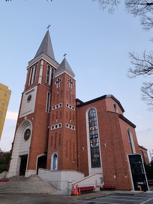 아름다운 교회 미술품과 오래된 역사를 간직한 예쁜 성당, 제주 주교좌 중앙성당 (+미사 시간)