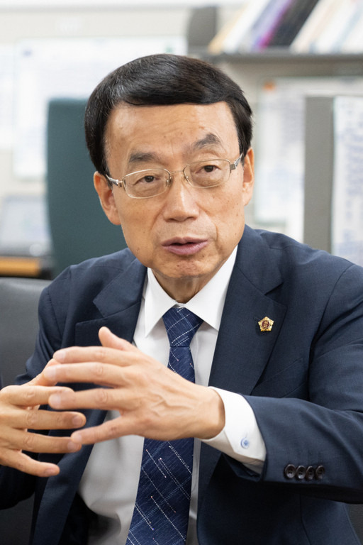 ‘5·18은 내란’ 신문 돌린 <b>허식</b> 인천시의회 <b>의장</b> 프로필 및 경력
