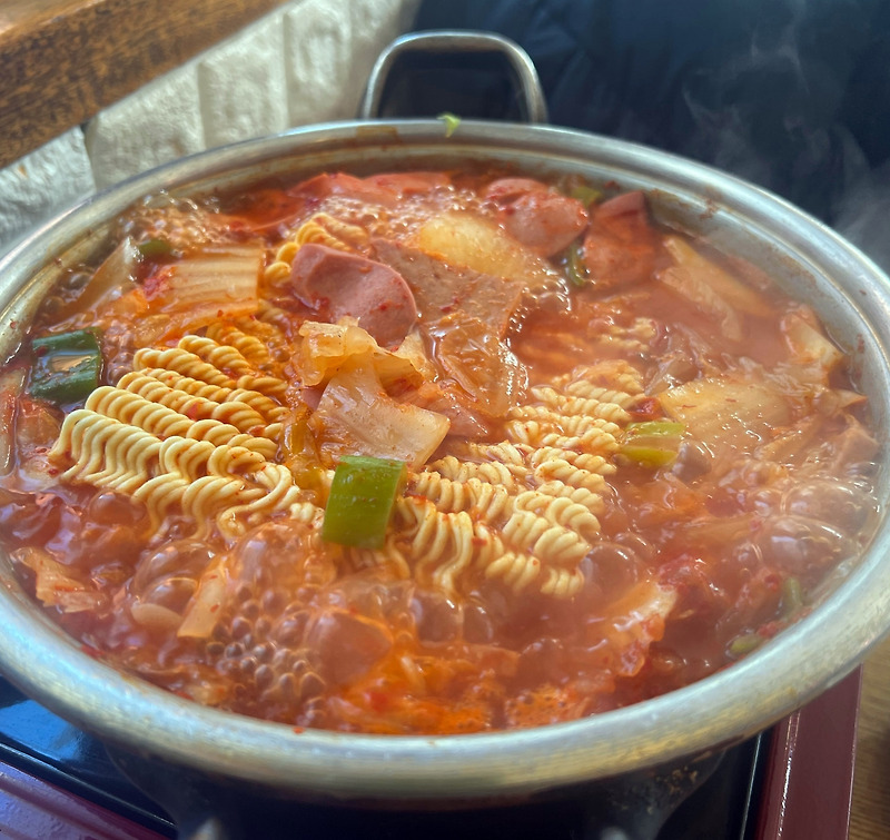 신촌 학생들 사이에서 소문난 가성비 맛집, <고냉지>