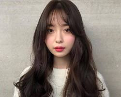 60대 여성을 위한 롱 헤어 스타일, 어떤 스타일이 가장 어울릴까요?