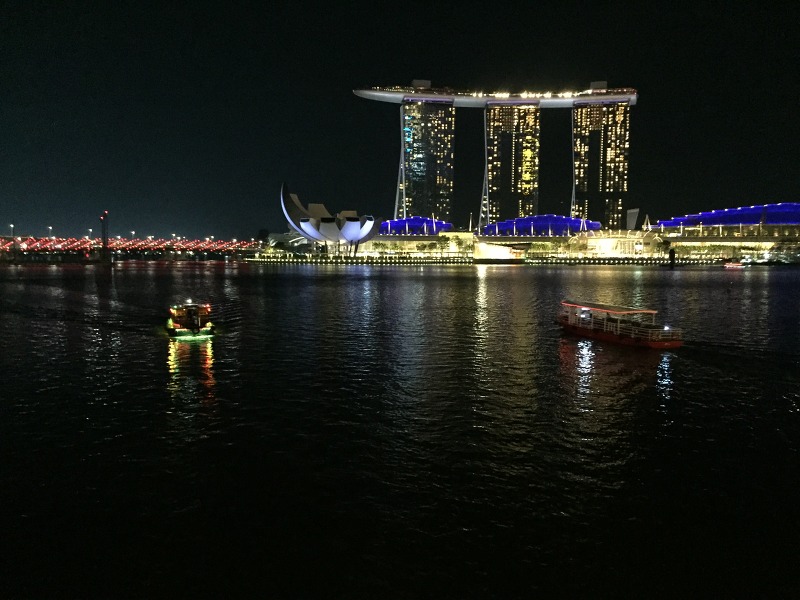 산책하기 좋은 싱가포르 야경 명소 마리나 베이 샌즈 — 싱가포르 큐레이션
