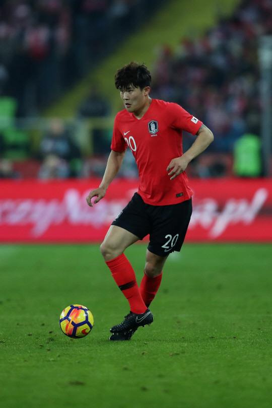 김민재 나이 축구선수 결혼 아내 부인 와이프 직업 연봉 가족 군대 고향