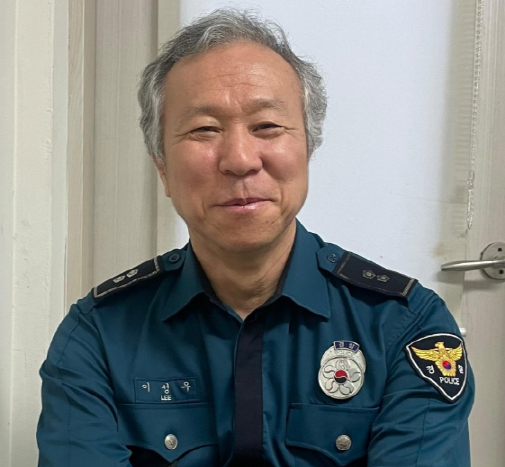 매달 월급 100만원 떼어내 <b>노숙인</b>들 끼니 챙긴 <b>경찰관</b>