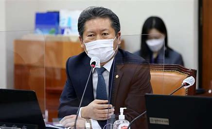 (<b>정청래</b>):“뭘 쳐다봐요?” (<b>곽규택</b>):“보지도 못 합니까?”