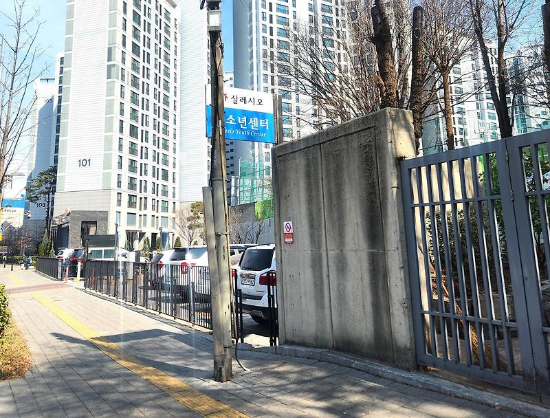 <b>영등포구</b>, 보행 방해와 안전<b>사고</b> 우려 <b>전신주</b> 뽑아낸다