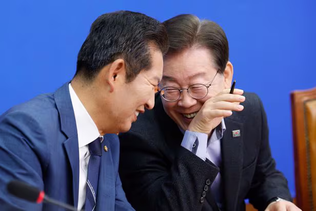 '李 맞춤형 <b>당헌</b> 개정'
