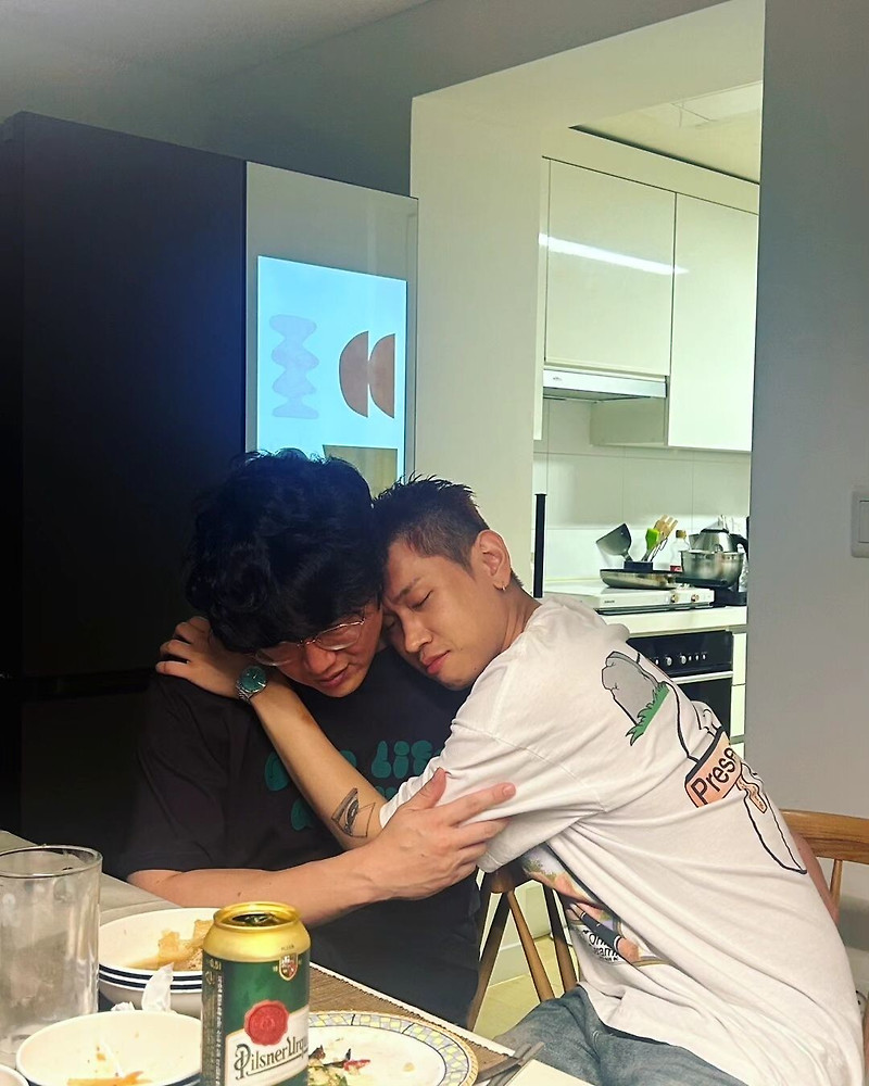 “마음 안 좋다” 크러쉬 만취 모습 공개한 성시경, 암표상 저격까지