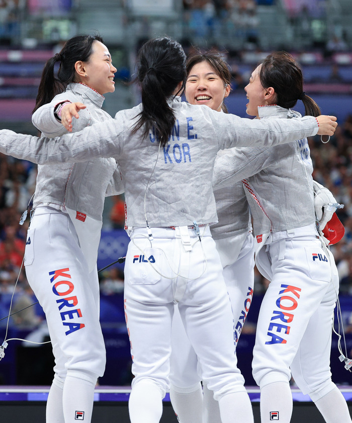 한국 펜싱 여자 사브르, 올림픽 단체전 첫 결승 진출…우크라이나와 金 놓고 격돌