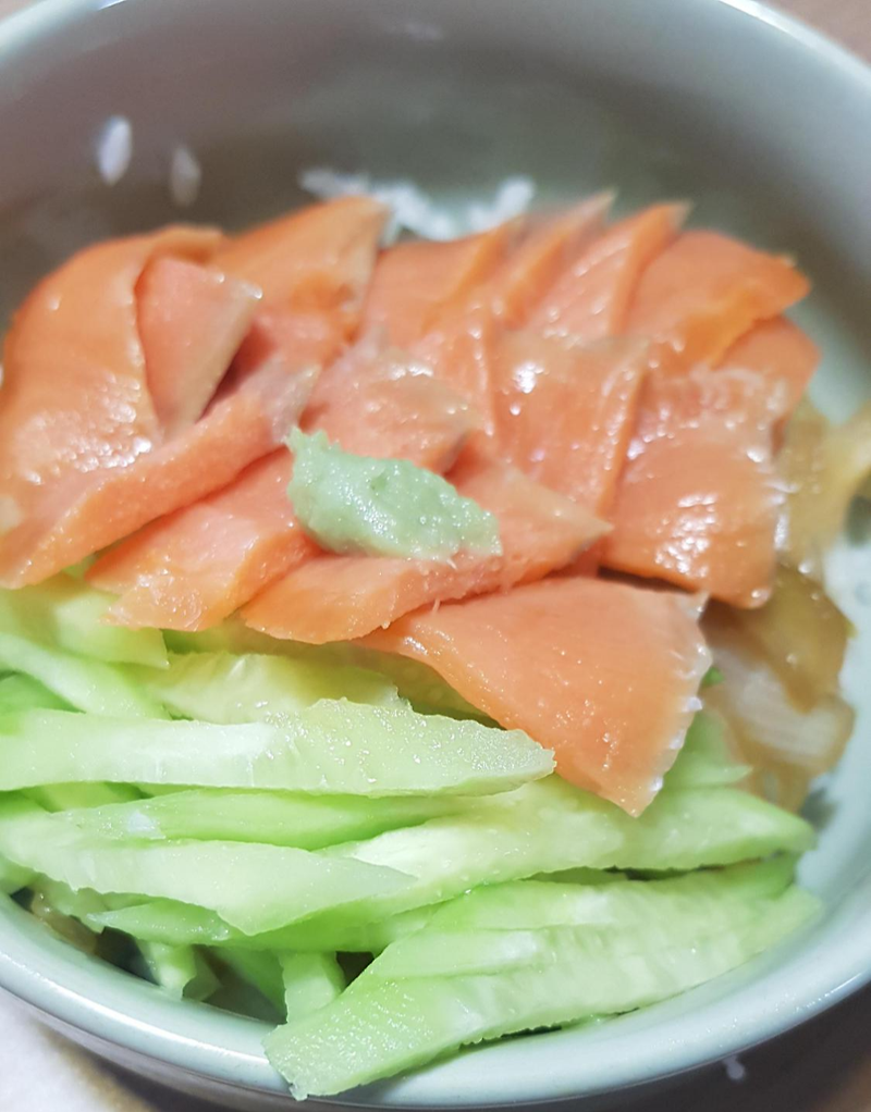훈제연어요리, 집에서 일본식 연어덮밥 맛있게 만들기. :: 라 비타 에 벨라