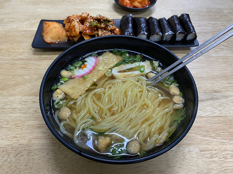 수정동 원앙, 맑은 쫄우동과 충무김밥 세트