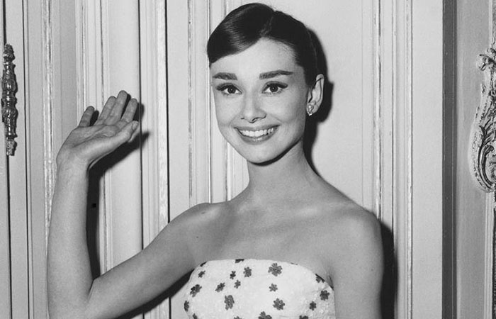 오드리 헵번{햅번}(Audrey Hepburn) 영어 명언 sayings quotes wikipedia movies givenchy long short hair haircut style net worth granddaughter last photo costume cause of death Katharine,  Breakfast at Tiffany's, Sabrina, UNICEF