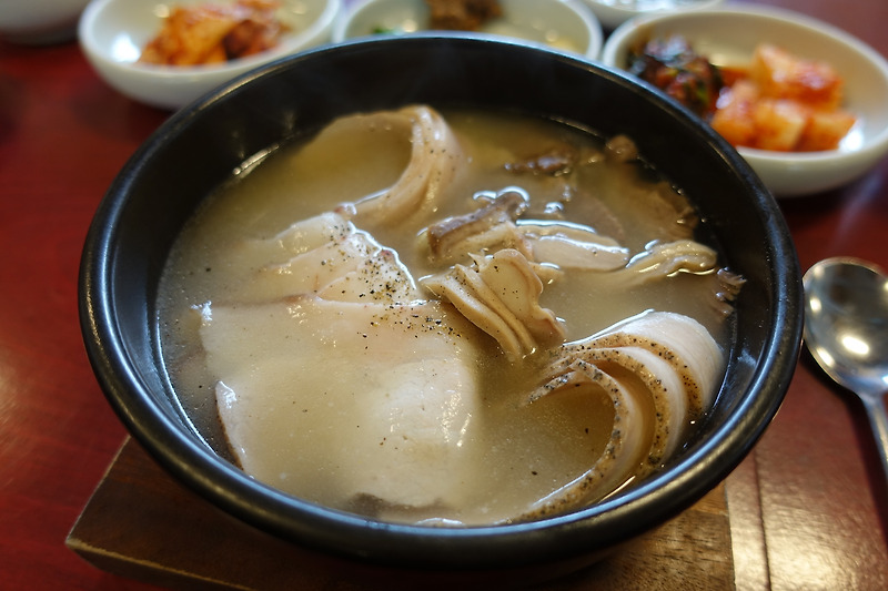 [부산] 엄용백 돼지국밥 - 이게 돼지야 닭이야 싶은 맑은 부산식국밥
