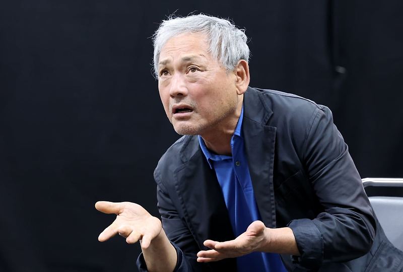 '찍지마 XX' <b>유인촌</b> 문화특보로 귀환... 문화계 갈라치기가... 