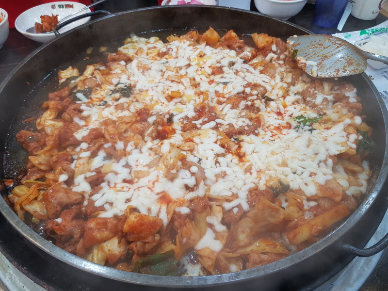 히티틀러의 여행이야기 :: 춘천 명동 닭갈비골목 맛집 - 명물닭갈비