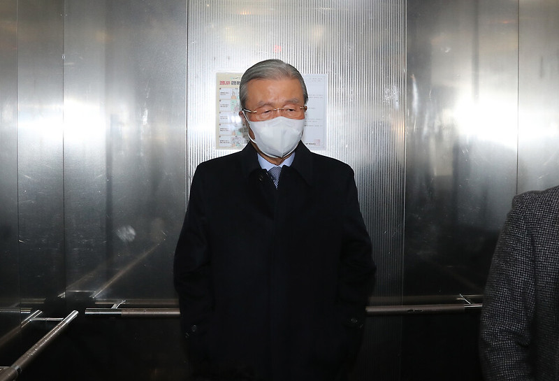윤석열, <b>경선</b>주자들에 “만나자”…홍준표 · <b>유승민</b> ‘거부’