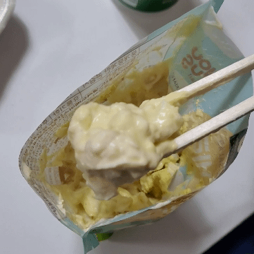 뭉개뭉계란 콘감자샐러드 맛있다...💕