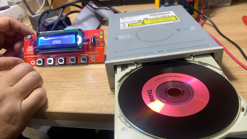 cd-cd-cd-rom-drive-to-cd-player