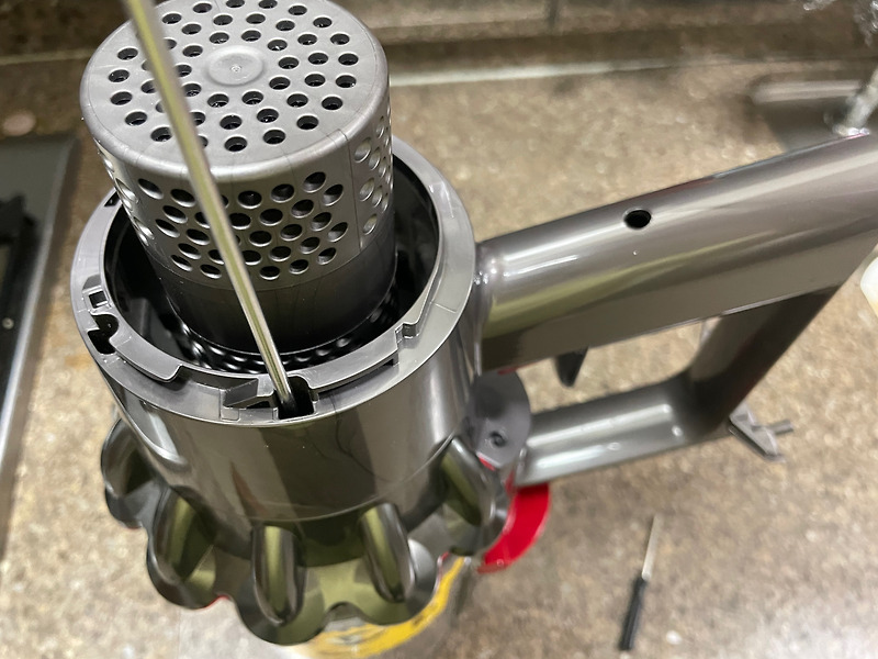 dyson v10 broken trigger
