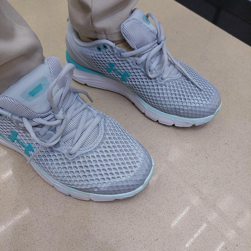 언더아머 운동화 여성 러닝 UA W 차지드 인테이크 5 신어봤어요