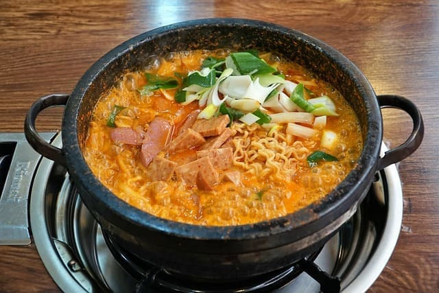 세계를 사로잡은 K-푸드, 라면 : 🍜 매운맛부터 짜파구리까지! 🔥