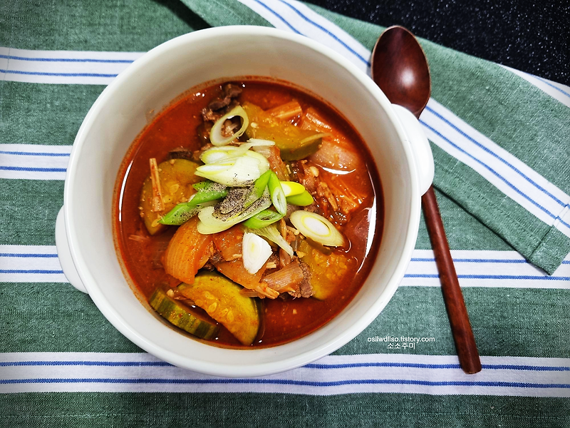 얼큰하고 담백한 소고기 듬뿍 고추장 찌개 요리 소고기 고추장 찌개 만드는 법