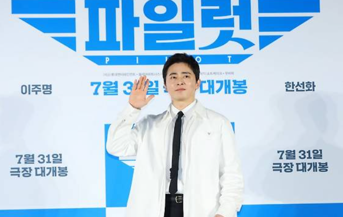 조정석 파일럿 영화 원작 출연진 줄거리 예고편