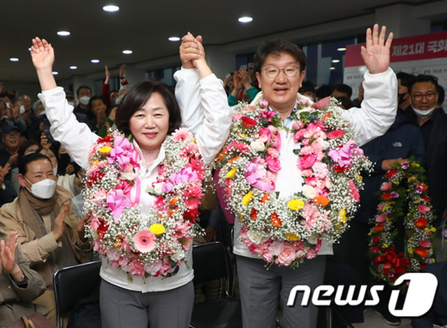 학력 고향 약력 경력 대선 단일화 <b>단식</b> <b>권성동</b> 부인(아내) 지역구