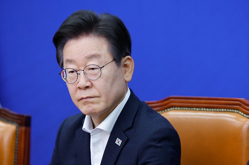 <b>이재명</b> 더불어민주당 <b>대표</b>... 앞으로 중도보수 맡아야" <b>발언</b>에... 