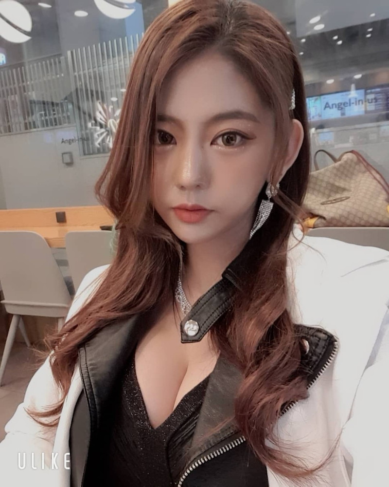 포켓걸스 화보찍은 레이싱모델 이승경 몸매 사진