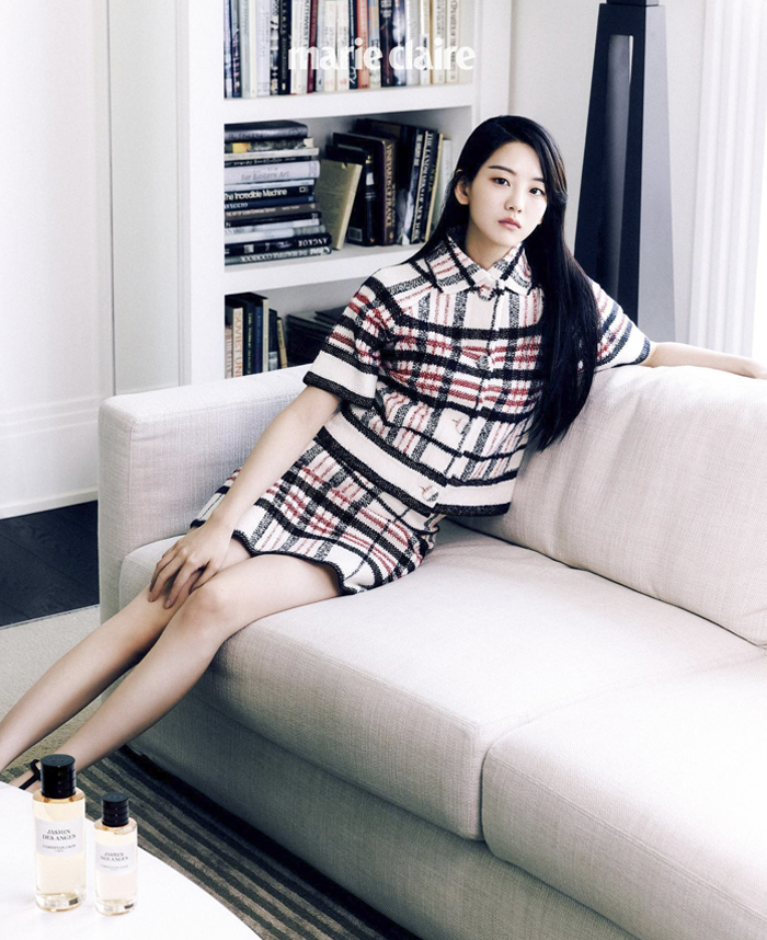조이현 인스타그램 패션 _ 디올 체크 반팔자켓&미니스커트 (조이현 마리끌레르 화보)