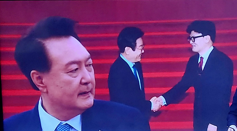 한동훈 <b>이재명</b>이 벌이는 신(新)・삼국지 / 李 위증교사 <b>재판</b>... 