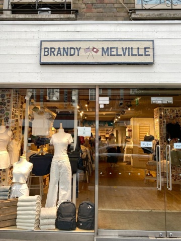 사이즈 고르지 마세요! 하나의 사이즈만 파는 브랜디 멜빌 (brandy Melville)