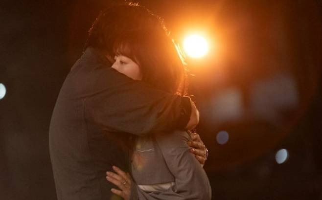 <b>지옥에서</b> 온 <b>판사</b> 8회-김혜화... 악마 박신혜 손 잡은 형사 <b>김재영</b>