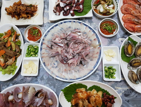 관찰카메라 24 이수도 1박 3식 민박집 가격 이명선민박 위치::맛집 호구 조사단