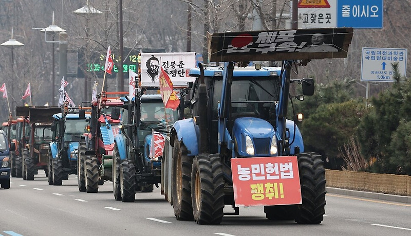 [윤석열 내란] ‘전봉준 투쟁단’ 2차 <b>트랙터 시위</b> 예고... 
