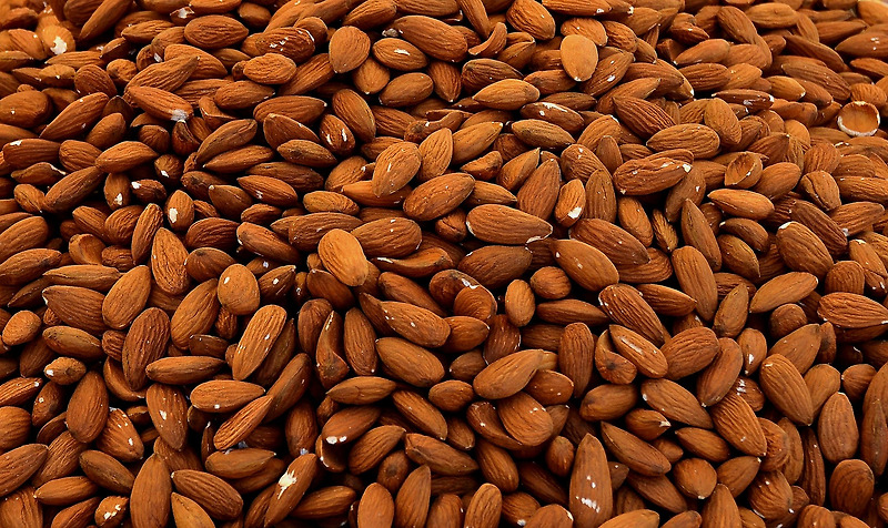 advantages-and-disadvantages-of-almonds