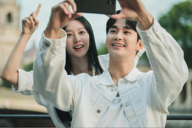 <b>눈물의 여왕</b> 1회-왜 <b>김수현</b>과 <b>김지원</b> 성역할이 바뀌었을까?