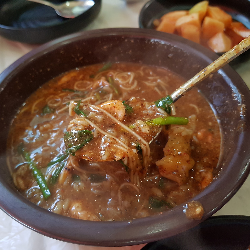 그냥가면 백퍼후회, 예당호 출렁다리 맛집 동가룰가든 어죽 맛 보소!