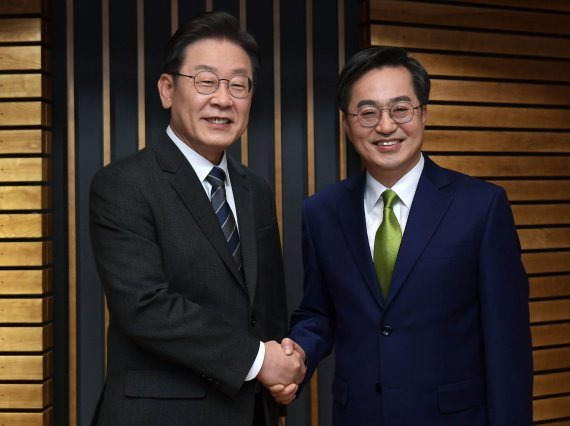 <b>이재명</b> <b>김동연</b> 양자토론 후기 "결혼 부인 정우영 자녀 아들 나이... 