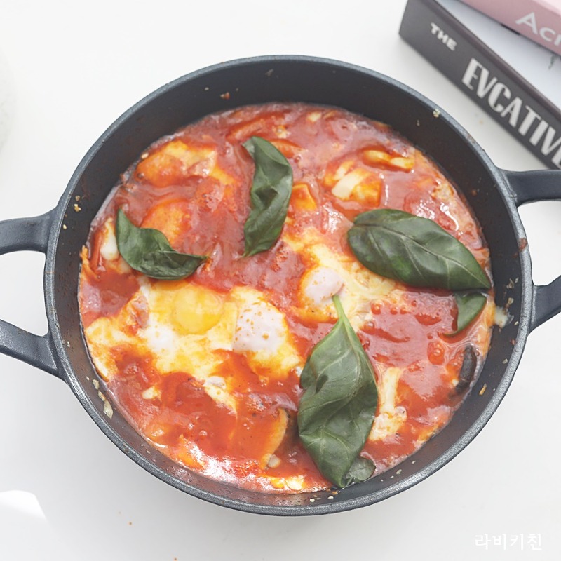 에그인헬 레시피 바질요리 샥슈카 만들기 토마토소스 요리 모짜렐라치즈 요리